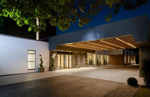 Hookwood Hotel | Holiday Inn London - Gatwick Airport by IHG