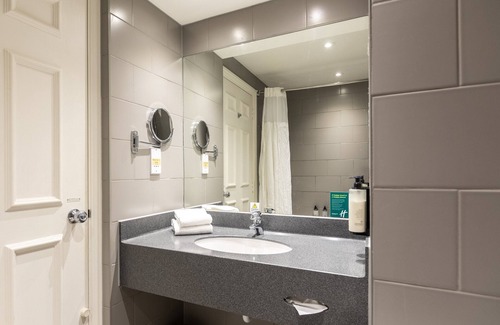 Sutton West Hotel | Holiday Inn London - Sutton by IHG