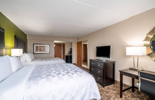 Lakeview Hotel | Holiday Inn Manassas - Battlefield by IHG