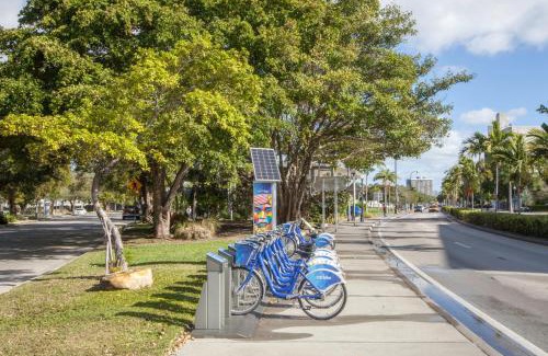 Mid Beach Hotel | Holiday Inn Miami Beach-Oceanfront by IHG