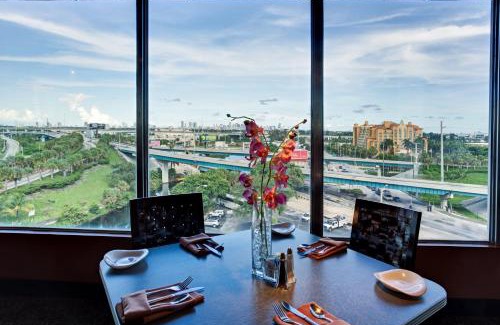 Miami Springs Hotel | Holiday Inn Miami International Airport by IHG