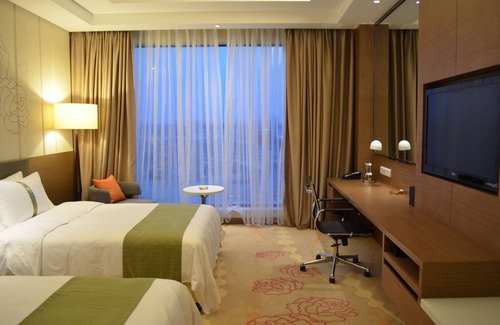 Wolong District Hotel | Holiday Inn Nanyang by IHG