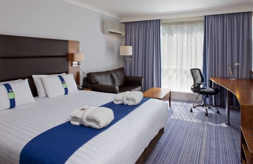 Newport Hotel | Holiday Inn NEWPORT by IHG