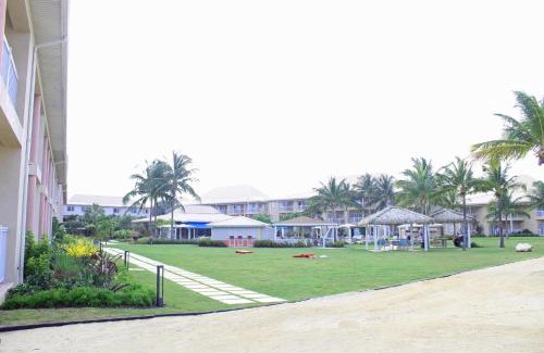 Crystal Harbour Resort | Holiday Inn Resort Grand Cayman by IHG
