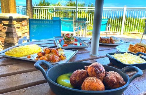 Surfside Beach Resort | Holiday Inn Resort Oceanfront at Surfside Beach by IHG