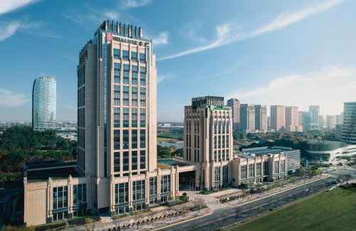 Kunshan Hotel | Holiday Inn & Suites Kunshan Huaqiao by IHG - F1 Racing Preferred Hotel
