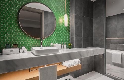 Kunshan Hotel | Holiday Inn & Suites Kunshan Huaqiao by IHG - F1 Racing Preferred Hotel
