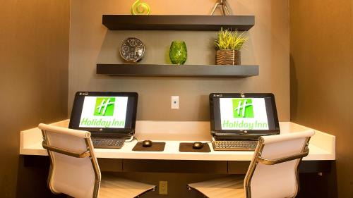 Mississauga Hotel | Holiday Inn & Suites Mississauga West - Meadowvale by IHG