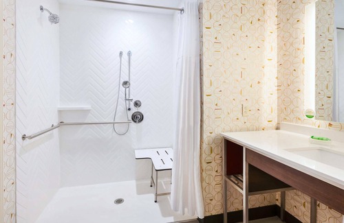 Maumee Hotel | Holiday Inn Toledo-Maumee (I-80/90) by IHG