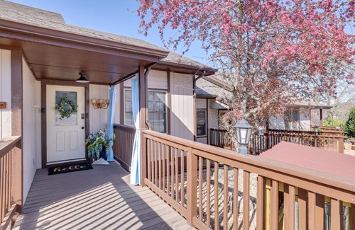 Eureka Springs House | Holiday Island Escape with Panoramic Lake Views