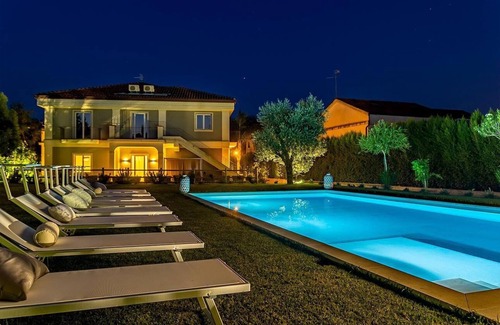 Fiumefreddo di Sicilia House | Holiday house Fiumefreddo di Sicilia for 1 - 12 persons with 6 bedrooms - Holiday home