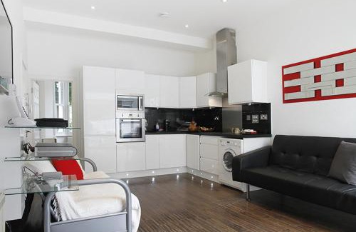 Hammersmith Broadway Apartment | Holiday Lets London - I2