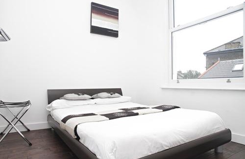 Hammersmith Broadway Apartment | Holiday Lets London - I4