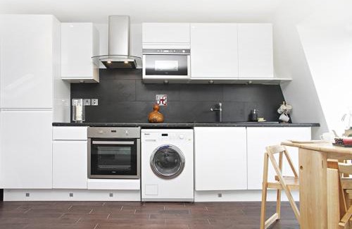 Hammersmith Broadway Apartment | Holiday Lets London - I5