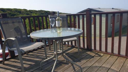 Ore House | Holiday Lodge, sleeps 4, with sea & countryside views