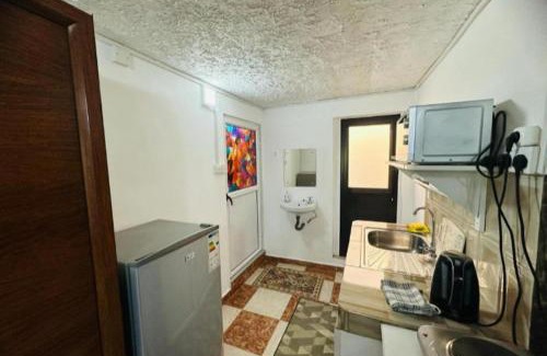 Candos Apartment | Holiday Palm studio