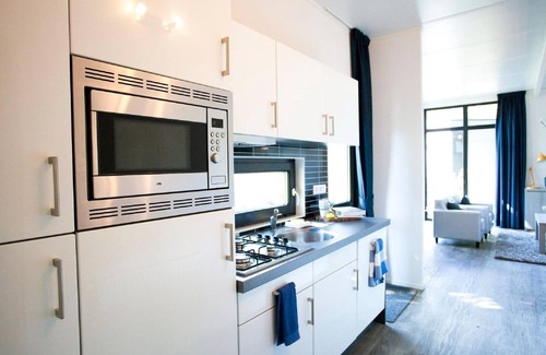 Noordoostelijk van Schaarsbergen House | Holiday Park Home with Modern Charm