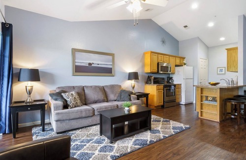 Branson Condo | Holiday Ridge Retreat 10 | Holiday Hills Branson | Golf Resort | Outdoor pools