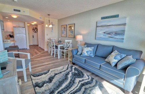 Myrtle Beach Condo | Holiday Sands 2BR | Prime Location | Oceanfront Condo! | HS411