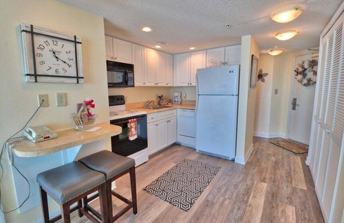 Myrtle Beach Condo | Holiday Sands 2BR | Prime Location | Oceanfront Condo! | HS411