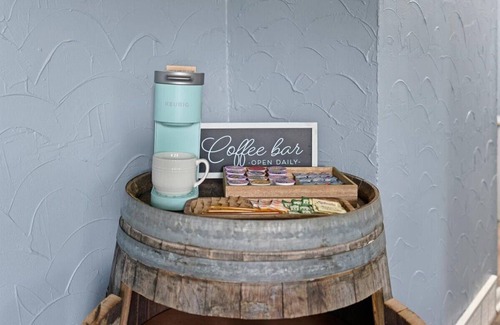 West St. Paul House | Holiday Special - Cozy farmhouse in the heart of West St. Paul.
