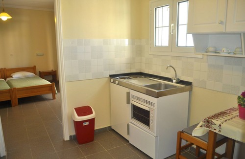 Agios Gordios Apartment | Holiday Studio Apartments Yannis on Agios Gordios beach in Corfu