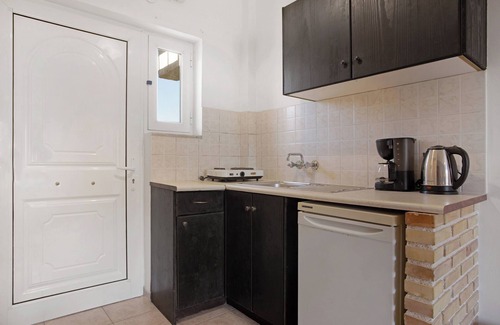 Limni Keri Apartment | Holiday Studio 'Porto Tsi Ostrias 6' with Balcony, Shared Garden & Wi-Fi