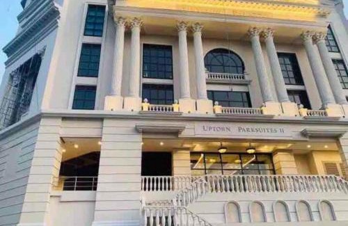 Bonifacio Global City Apartment | Holiday suite at Uptown Parksuites II Uptown BGC