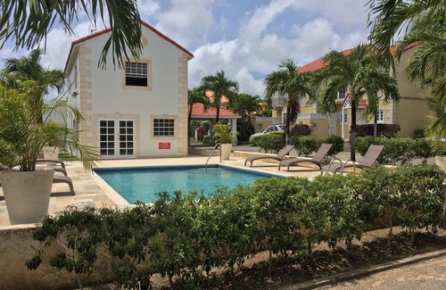 Porters House | Holiday Villa, 30 Porter’s Gate- Stylish 3 bedroom townhouse with community pool