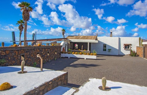 Tias Villa | Holiday Villa 'Dafmir' with Sea Views, Wi-Fi and Air Conditioning