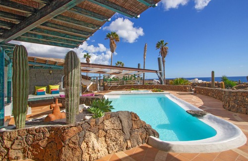 Tias Villa | Holiday Villa 'Dafmir' with Sea Views, Wi-Fi and Air Conditioning
