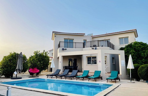 Pegeia Villa | Holiday villa with pool and sea view!