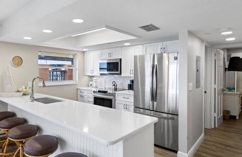 Redington Shores Condo | Holiday Villas III Penthouse 2 Bedroom 2 Bath