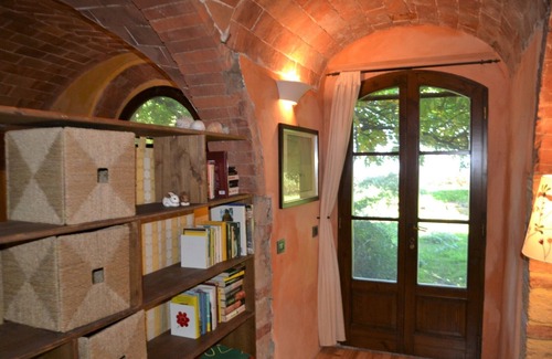 Pomarance Apartment | Holiday, where Tuscany is still authentic. 16th c. Villa, Infinity Pool: Ginepro