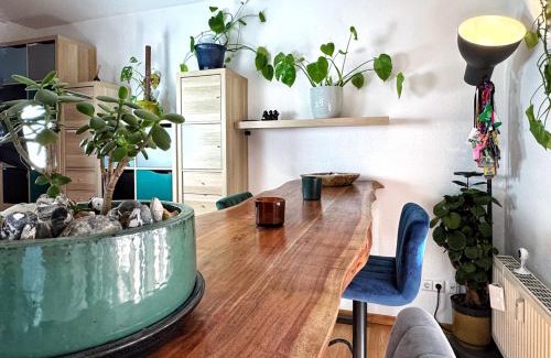 Friedrichshain Apartment | HolidayHome Apartments I Petfriendly Spaceous Apartment in Friedrichshain
