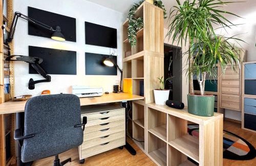 Friedrichshain Apartment | HolidayHome Apartments I Petfriendly Spaceous Apartment in Friedrichshain