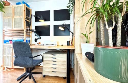 Friedrichshain Apartment | HolidayHome Apartments I Petfriendly Spaceous Apartment in Friedrichshain