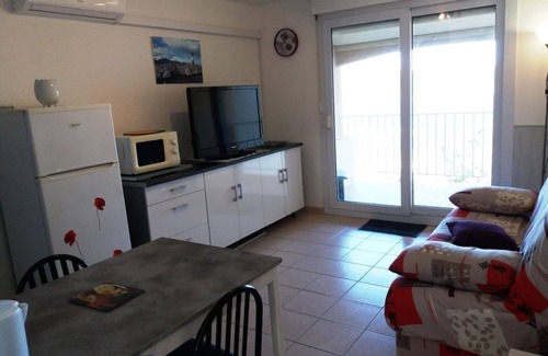Banyuls-sur-Mer Apartment | HOLIDAYS FACING THE SEA, GIL BAIE 08 renovated 2018- AIR CONDITIONING