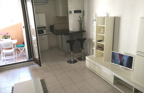 Frejus Apartment | Holidays in Fréjus in a charming F1 completely redone and ideally located