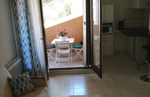 Frejus Apartment | Holidays in Fréjus in a charming F1 completely redone and ideally located