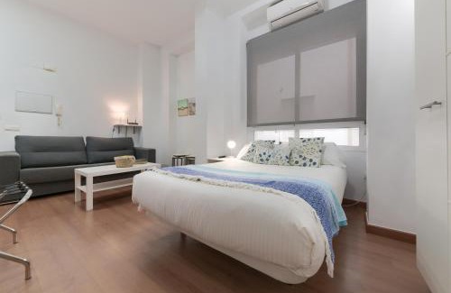 San Felipe Neri Apartment | Holidays2Malaga Carreteria 97 Loft High Speed WIFI
