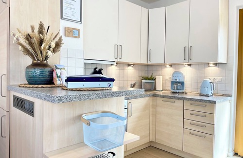 Alt Reddevitz Apartment | Holla die Boddenfee @Höfthus 68sqm own entrance thatched roof terrace sea view