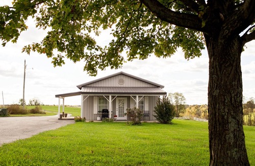 Williamstown Cottage | Holland Country Cottage is located in the Golden Triangle!