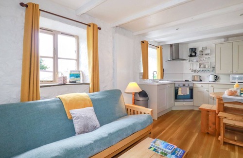 Truro Cottage | HOLLIES COTTAGE, pet friendly, with a garden in Goonhavern