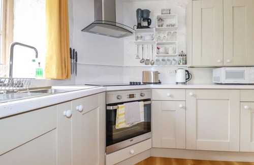 Truro Cottage | HOLLIES COTTAGE, pet friendly, with a garden in Goonhavern
