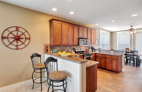 Jonestown Condo | Hollows Resort Villa with Panoramic Lake & Hill Country Views, 4 pools & Beach Club!