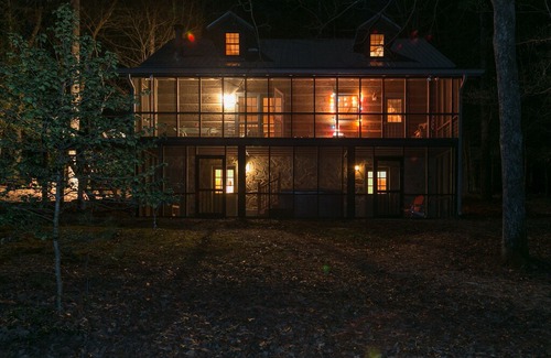 Dial Cabin | Holly Branch Hideaway - Cozy log home close to everything in the N GA Mountians