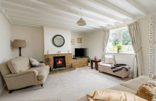 Sibford Gower Cottage | Holly Cottage is a beautiful retreat in picturesque Middle Tysoe
