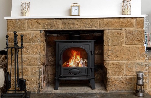 Sibford Gower Cottage | Holly Cottage is a beautiful retreat in picturesque Middle Tysoe
