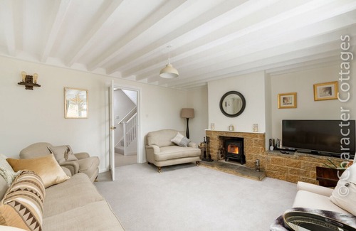 Sibford Gower Cottage | Holly Cottage is a beautiful retreat in picturesque Middle Tysoe